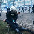 Gumenim mecima na demonstrante u Tirani Potpuni haos na protestima protiv Edija Rame: Ima mnogo povređenih policajaca