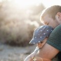 Više od 60 odsto građana smatra da očevi ne učestvuju ravnopravno u obavezama oko dece