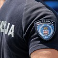 Policajac van dužnosti uhvatio muškarca koji je opljačkao i tukao ženu u Ulici Novosadskog sajma