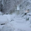 Sneg paralisao severnu Englesku, domaćinstva bez struje, automobili zaglavljeni