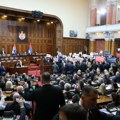 Jedni u sali, drugi u holu: Konstituisana Skupština Srbije: Za manje od sat vremena završeno zasedanje, poslanici položili…