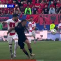 Navijači Albanije razvukli veliki transparent sa porukom “Medveđa” na Evropskom prvenstvu