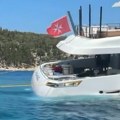 Uznemirujući video: Luksuzna jahta tone u Grčkoj, turisti i posada spašavali živu glavu: Evo kako je došlo do incidenta