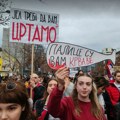 Održan veliki protest ispred prostorija SNS-a u Novom Sadu