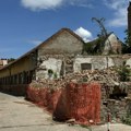 Srušen zid nekadašnje fabrike nameštaja u Zrenjaninu Umesto planirane obnove ipak rušenje