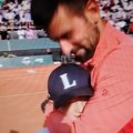Stefan uleteo na teren i iznenadio tatu: Novak davao izjavu, a onda je usledio zagrljaj za istoriju