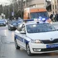 Krvavi obračun na Novom Beogradu: Mladić izboden na splavu, prebačen u bolnicu sa ranama na grudima