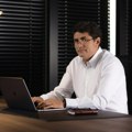 Slobodna Dalmacija: Znači li smena Šolaka potpuni medijski mrak u Srbiji? Vučić trlja ruke, javnost zabrinuta
