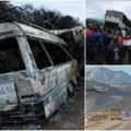 Stravična tragedija na putu! Najmanje 40 poginulih u sudaru dva autobusa, mnogi putnici živi izgoreli, ne mogu da ih…