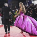 Džordž i Amal Kluni ukrali šou na crvenom tepihu u Veneciji (FOTO)