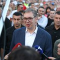 Uživo Vučić stigao u Borču: Pozdravio okupljene građane
