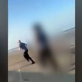 Tinejdžeri namamili Aleksandra, vikali mu "pedofil", pa ga kamenovali do smrti na plaži