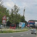 (Foto) Zar vam užas kod Rume nije za nauk? Novi slučaj vožnje u kontrasmeru, "reno" ide pravo na druga vozila!
