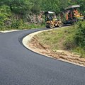Nastavljeni radovi u Kačeru: Asfaltiranje puta koji spaja Užice i Čajetinu (foto)