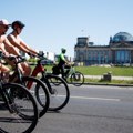 Goli u sedlu – nudisti na biciklima prodefilovali Berlinom