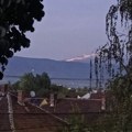 Veliki požar na Suvoj planini, u gašenje uključen i „Iljušin“, vatra se vidi čak u Leskovcu