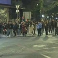 Građani se okupljaju kod Idea London kako bi pružili podršku Studentskoj listi