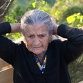 Baka Mara (84) nikada nije išla kod frizera: Skinula je maramu i pokazala kosu dužu od života (video)