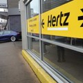 Hertz rasprodaje 20.000 EV i vraća se na benzince