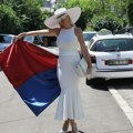 Jelena Karleuša izašla na glasanje: Srpska pevačica zablistala u haljini sa trobojkom!