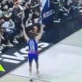Da li je ovo najgori pokušaj za tri poena u istoriji košarke?! Obrukao se za sve pare pred srpskim trenerom
