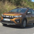 Dacia Sandero na vrhu, Renault Clio i Peugeot 208 u naletu