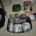 FOTO Novosadska policija zaplenila 30 kg marihuane i osam litara amfetaminskog ulja: Uhapšena dvojica