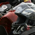 (Video) Opasna vožnja kroz novi SAD: Motociklista jurio kroz raskrsnicu i zamalo udario u automobil! Ko je kriv?
