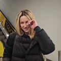 Rada Manojlović na ivici suza zbog oca: Uhvatili smo je na aerodormu, pa pomenula estradu: "Ne mešam im se u krevet i u crte"