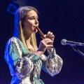 Jedan dah, dve tradicije: Mlada umetnica na fruli zakazala koncert koji donosi susret balkanske i irske tradicionalne muzike