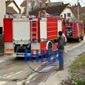 Soba bila puna dima, a povređeni muškarac spasioca uhvatio za nogu: Ovo su detalji drame tokom požara u Čačku, vatrogasci još…