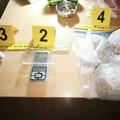 Полиција га ухватила на делу како продаје дрогу, па му упали у стан! Ухапшени дилер и купац из Ниша (фото)