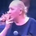 "Ja sam boem, mogu sve!" Vesna Zmijanac odgovorila pevačici - prozivala je zato što sedi i puši na nastupu