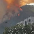 Vatra stigla nadomak kuća kod Herceg Novog: Ugroženo oko 50 objekata, avioni gase požar (video)