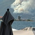 Vatrogasci celu noć branili kuće kod Herceg Novog, stigao avion MUP Crne Gore
