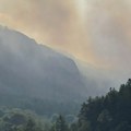 Požar se još uvek širi Suvom planinom: Gašenje otežava veoma nepristupačan teren, bez izvora vode i planinskih puteva