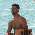 Pojavile se do sada neobjavljene slike Novaka Đokovića: trčao u kupaćem na plaži, oko vrata imao moćan simbol