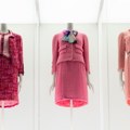 Retrospektivna izložba Chanel u muzeju V&A prikazuje kako je odelo postalo simbol stila