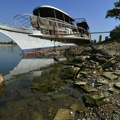 Mnogo nepoznatih tri dana od potonuća tona đubriva u Dunav (VIDEO)