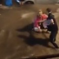 Ljudi spasli ženu i dete iz bujice da se ne udave Jeziva scena snimljena na Autokomandi (video)