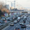 Šest kilometara na sat auto-putem kroz Novi Beograd, a kod Skupštine Srbije dva