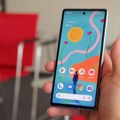 Drsko! Sa pulta ukrao nekoliko telefona, tražio da ih pogleda, pa zbrisao! Kamere snimile krađu na Novom Beogradu