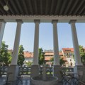 Turisti u Ljubljani oduševljeni arhitektonskim remek-delom koje lokalci gaze na putu do ribarnice (FOTO)