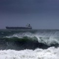 Uragan nosi kuće u okean