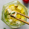 Feta sir u ulju može da traje mesecima: Jedina zimnica od mlečnih proizvoda pravi se za manje od 5 minuta
