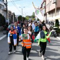 Studenti iz Novog Pazara peške idu u Novi Sad: Stigli u Baljevac na putu dugom 340 kilometara