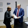 Direktor JKP Šumadija Kragujevac uručio ugovor na neodređeno zaposlenom nakon 15 godina rada