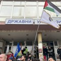 FOTO, VIDEO: Počelo okupljanje na velikom protestu u Novom Pazaru, tu je i Dijana Hrka