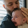 Oca prijavila komšinica zbog plača beba, dali mu da bira: 200 evra kazne ili 47 sati zatvora