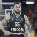 Posle isključenja u Pireju oglasio se Majk Džejms